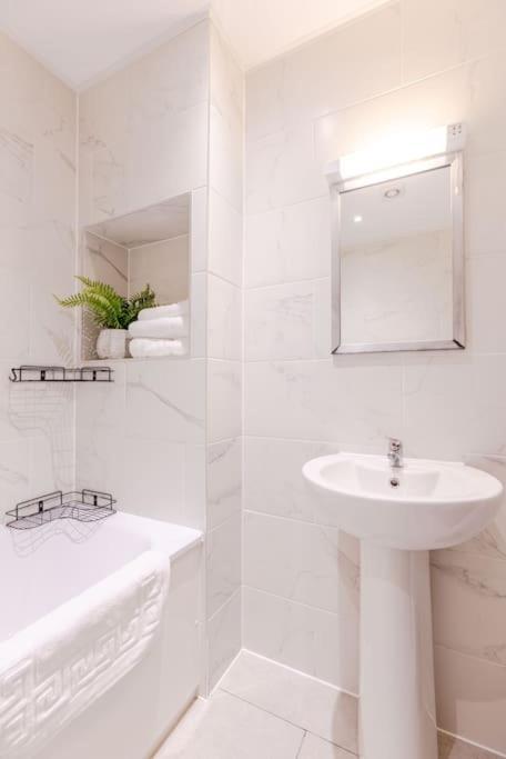 Vertigo Boutique Sleeps 4 London Кингстон на Темзе Экстерьер фото